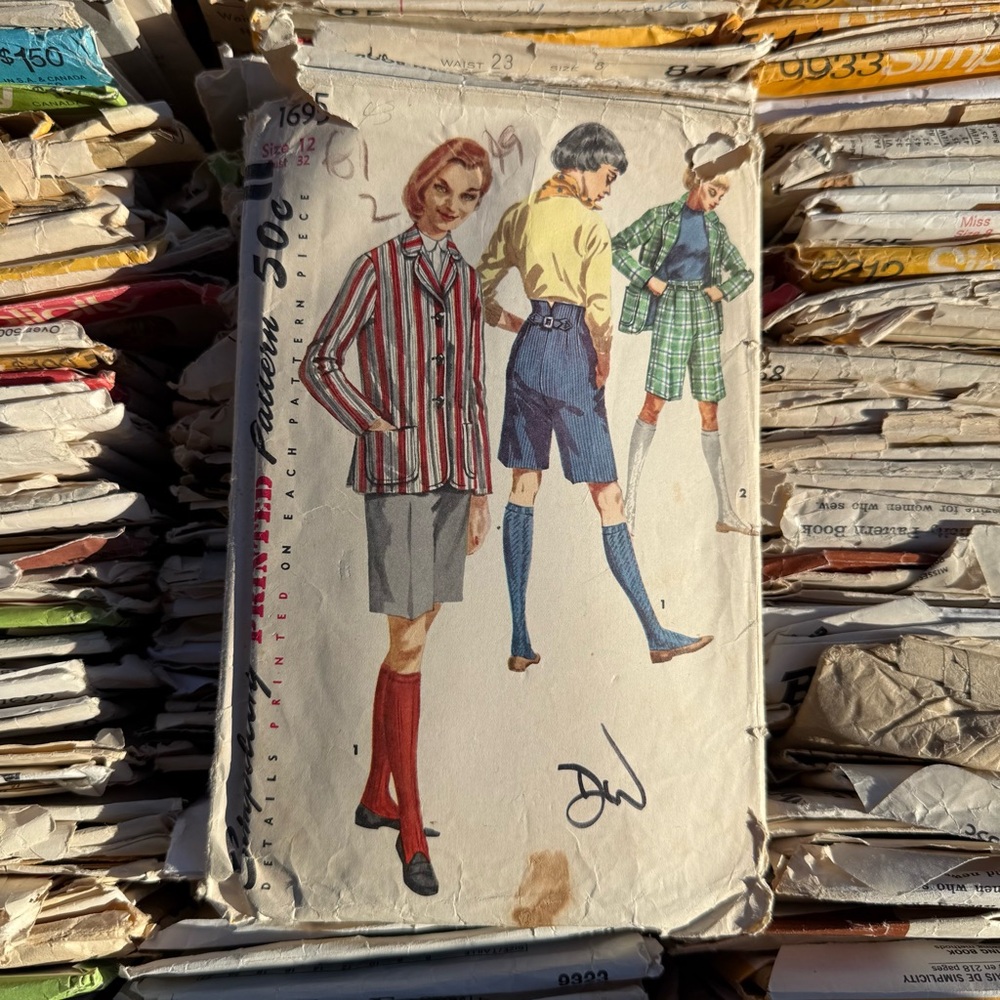 Simplicity Pattern Book with Black and White Design